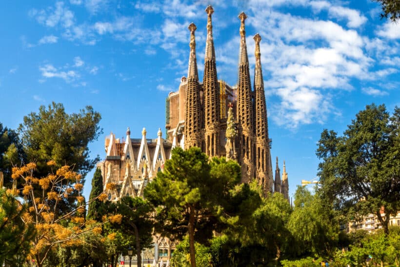 Sagrada Família Step by Step: A Special Guide for Visitors